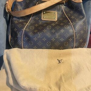 Louis Vuitton Monogram Bag w Dust Bag